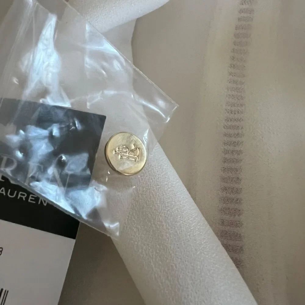 🆕 Lauren Ralph Lauren Winter Cream Blouse size 8 ⭐️ - Picture 7 of 7